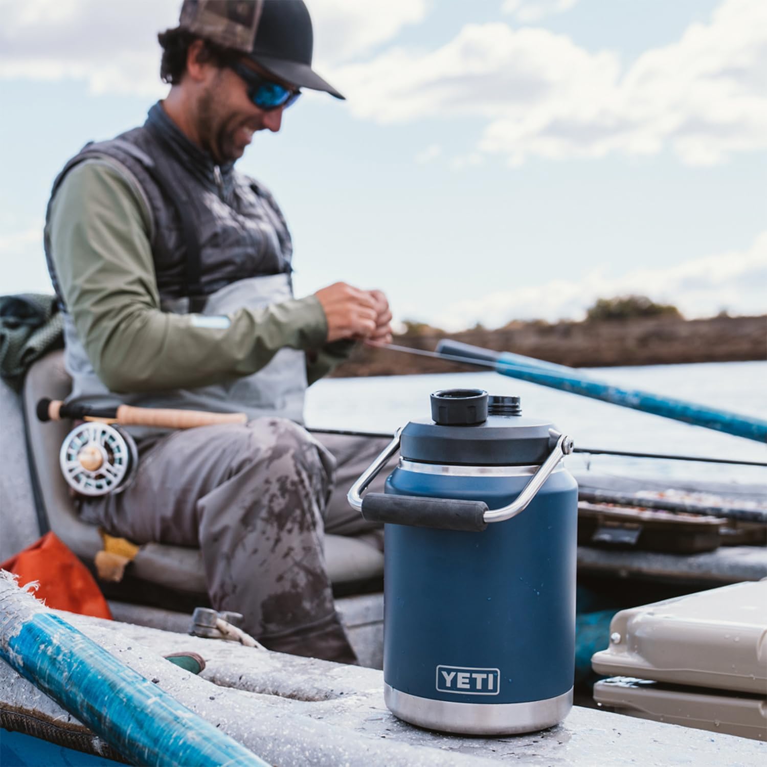 YETI Rambler Half Gallon Jug 2.0, Vacuum Insulated, Leakproof, Stainless Steel with MagCap, Black